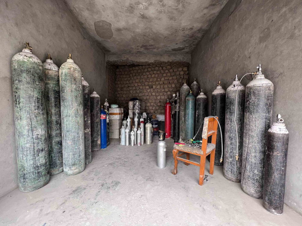 Portable oxygen cylinder in Ladakh high altitude travel