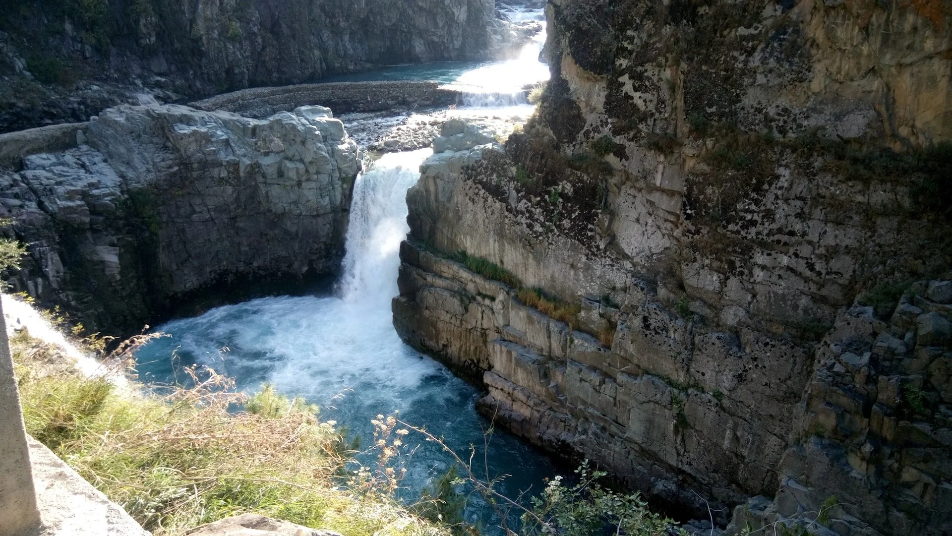 Veshu River flowing near Aharbal Waterfall