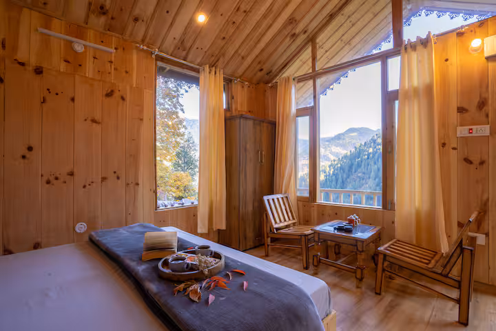 Cozy room interior Jibhi