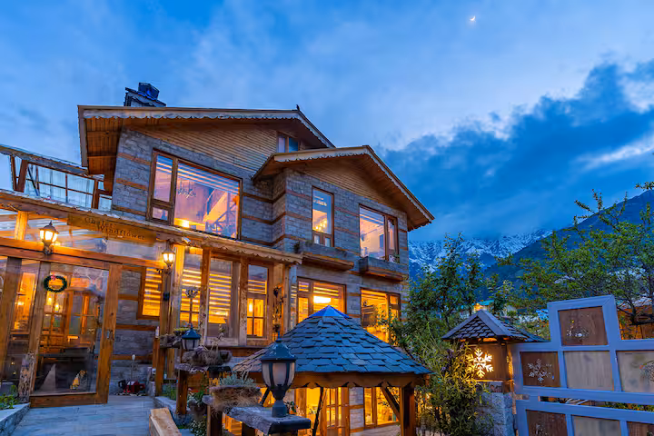 Seasonal pricing for Airbnbs in Manali