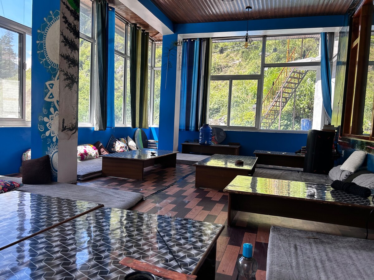 Israeli cafe in Kasol