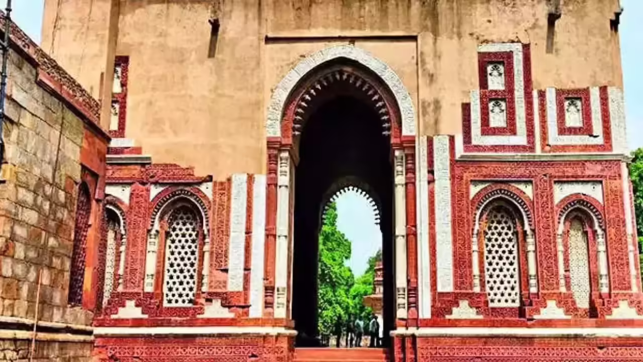 Alai Darwaza within Qutub Complex setting