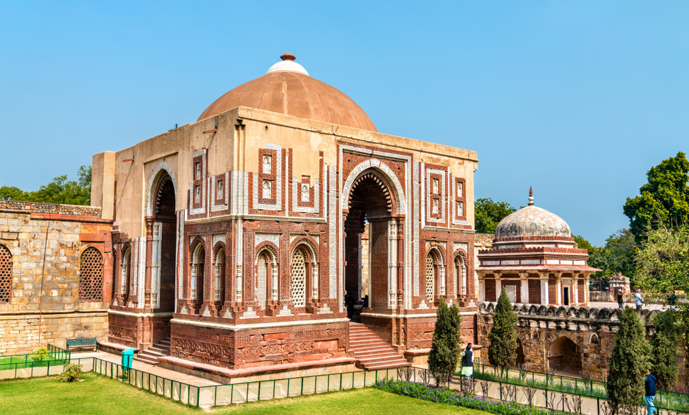 Close architectural detail of Alai Darwaza carvings