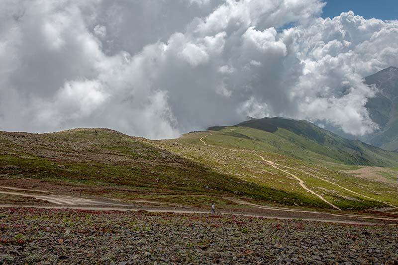 Mixed terrain on the Alpather Lake trek