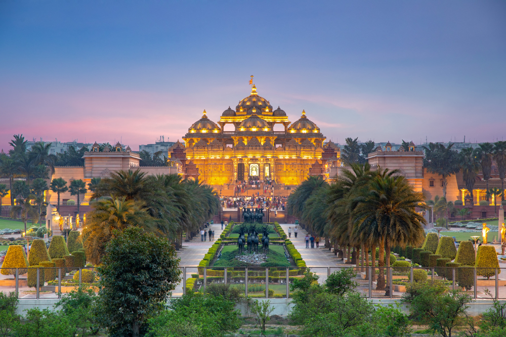 Best time to visit Worlds of Wonder Noida amusement park