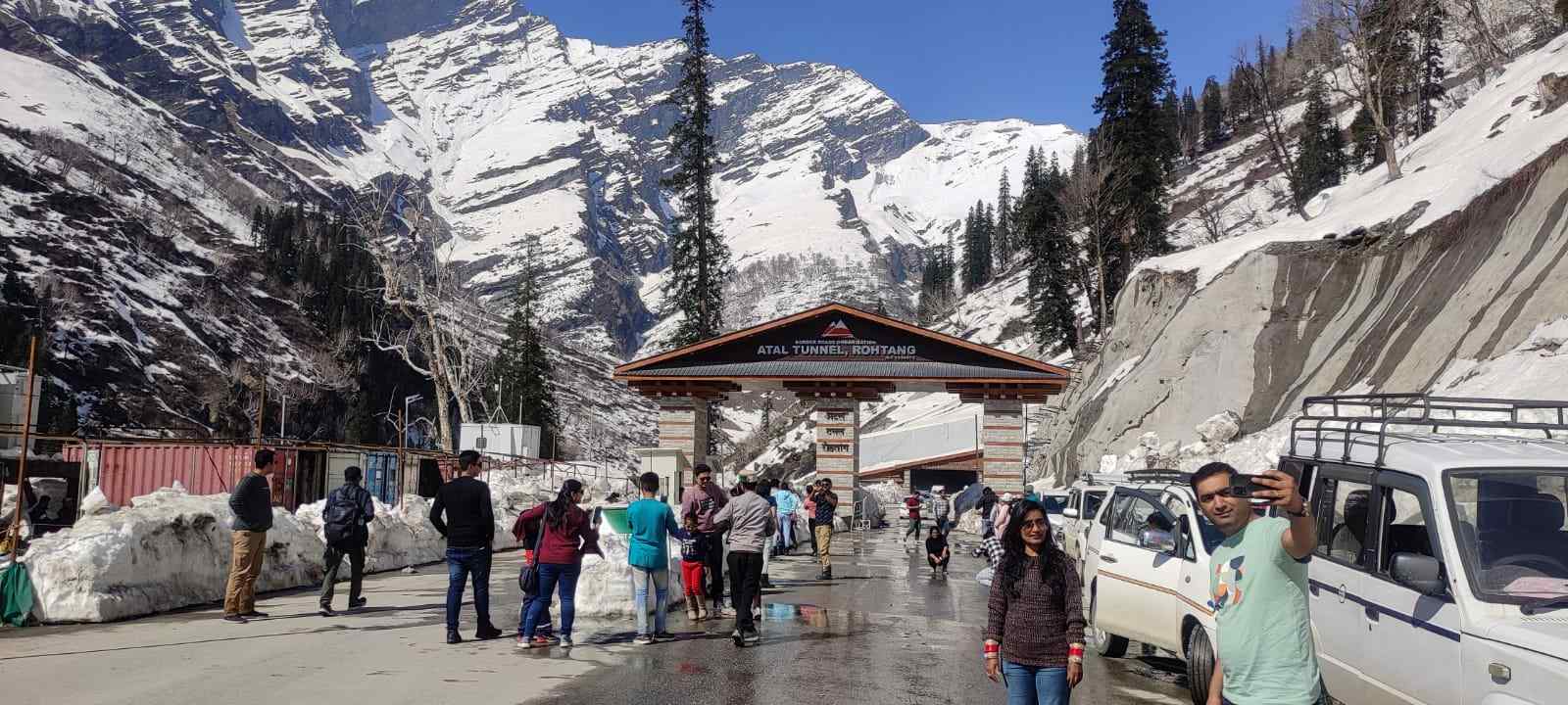 Winter safety and cautious driving near Atal Tunnel route