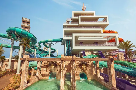 Aquaventure vs Wild Wadi waterpark comparison