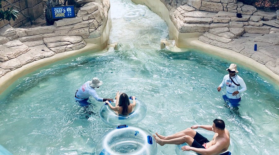 Crowd levels at Aquaventure Waterpark - best times to visit