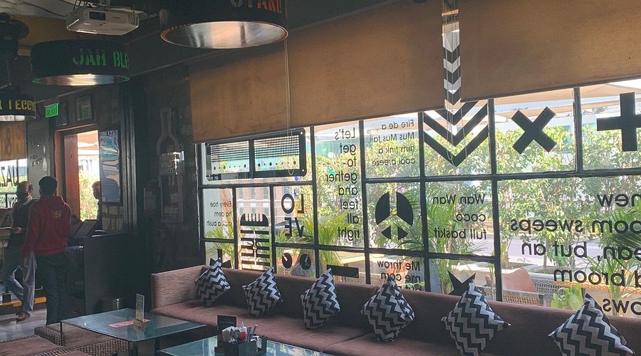 Coffee and dessert setup for couples in Gurugram