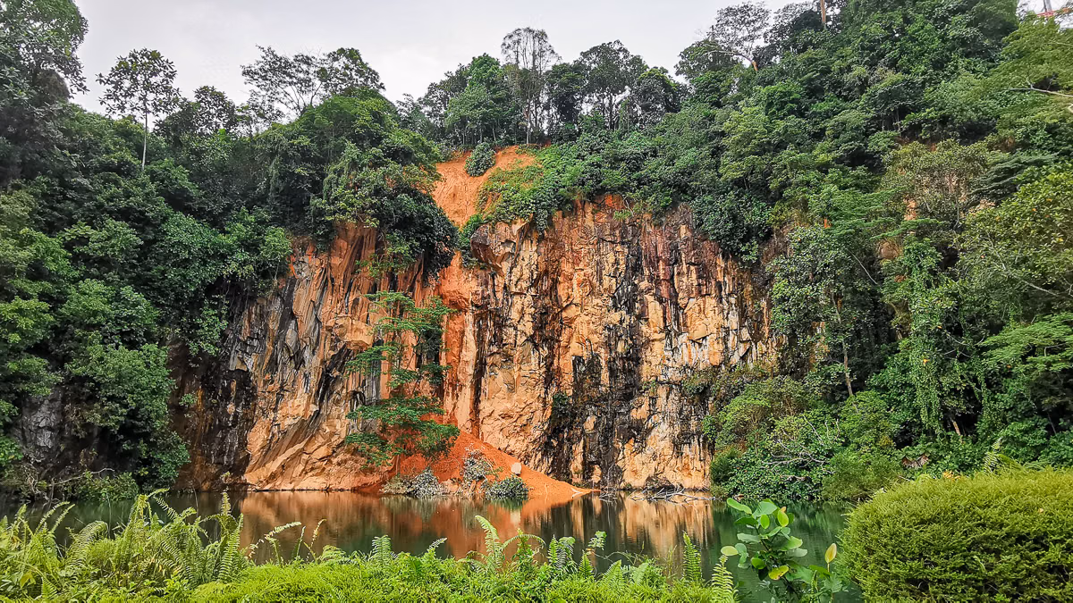 Bukit Batok Hill: Nature Park, Little Guilin and WWII History