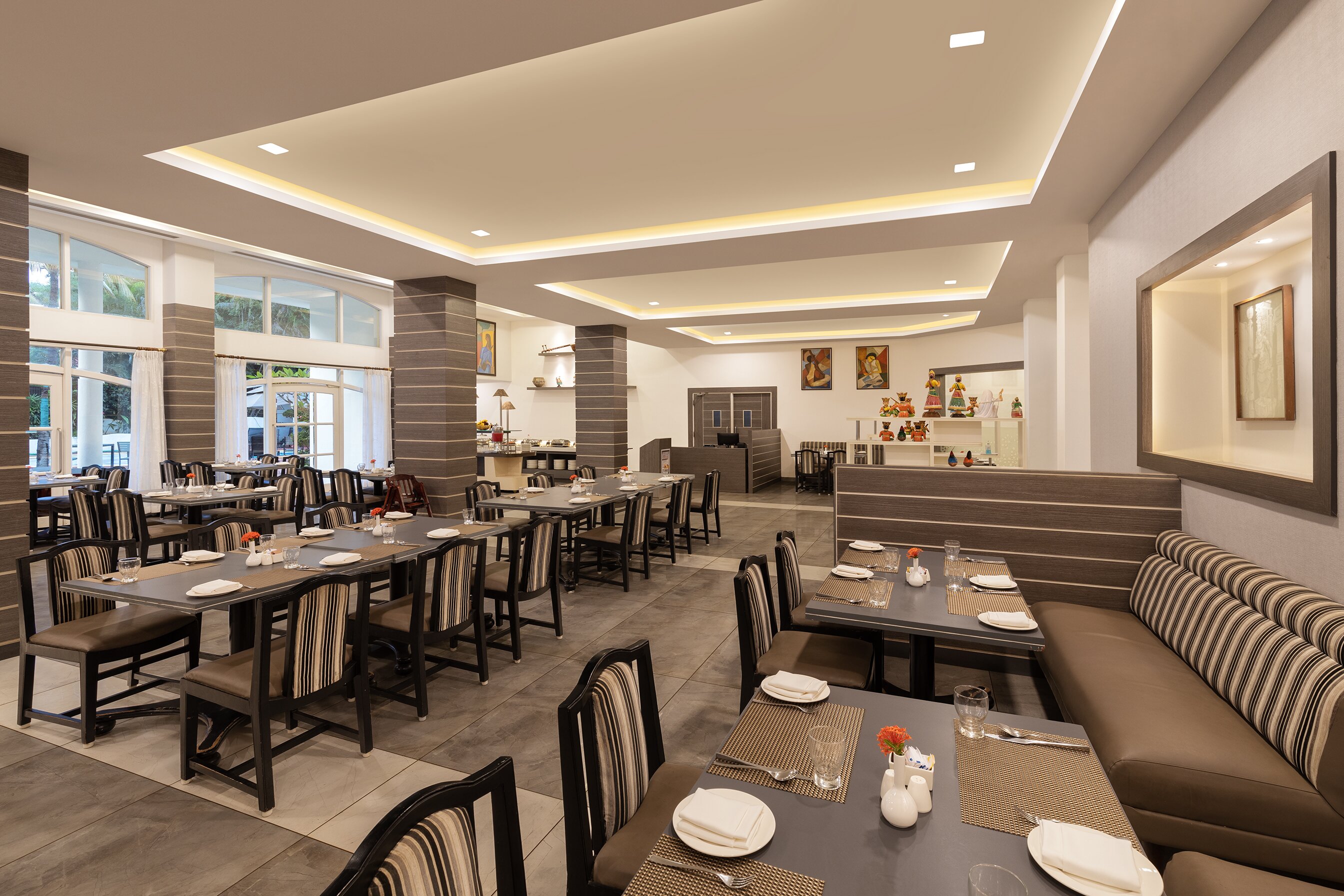 Affordable South Indian breakfast spread at budget cafe in Thanjavur