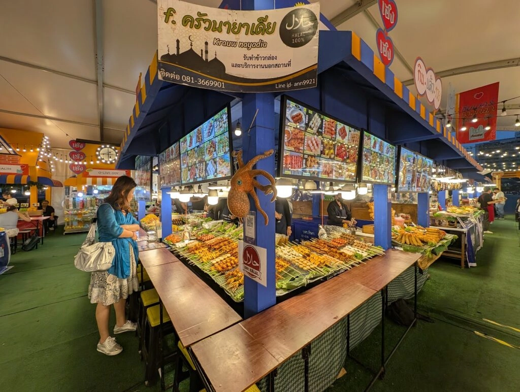 Dining and food court area in CentralWorld Bangkok