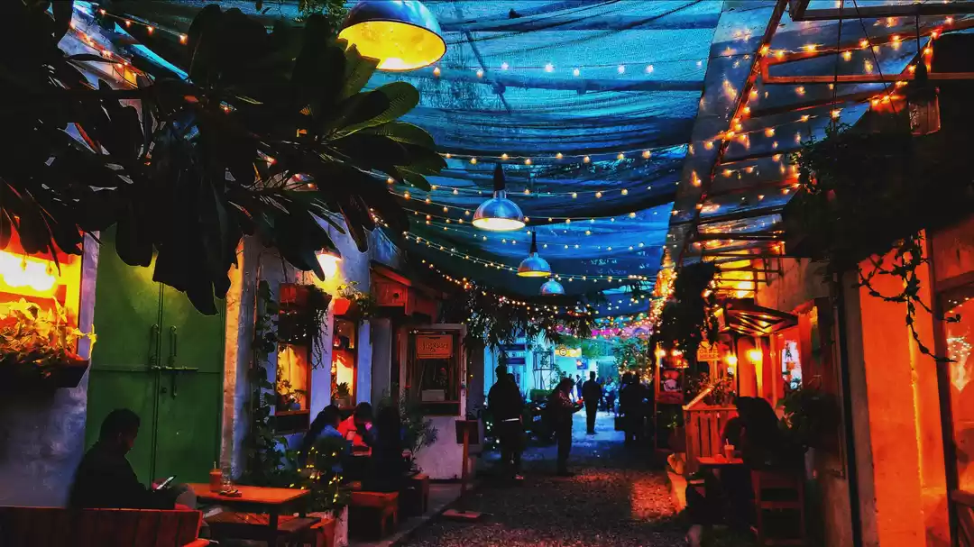 Champa Gali Delhi: Cafes, Shopping Lanes & Night Vibes