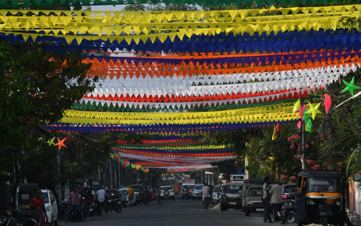 Night crowd and festive street atmosphere at Cochin Carnival