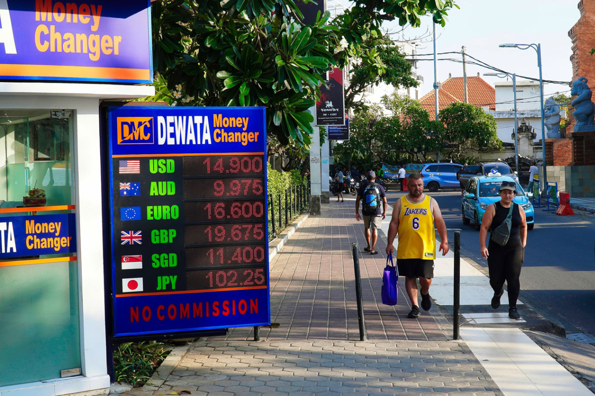 Currency exchange counter in Bali