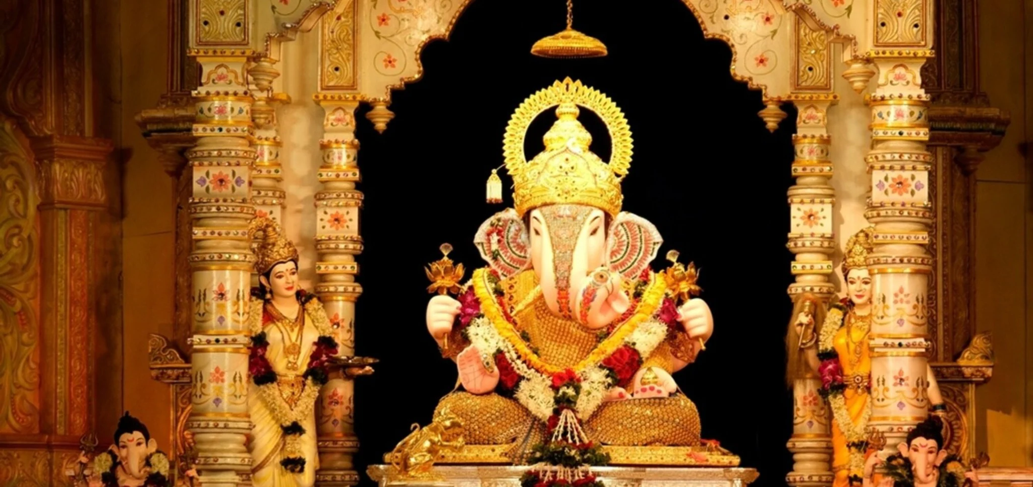 Evening aarti atmosphere at Dagadusheth Ganpati Temple