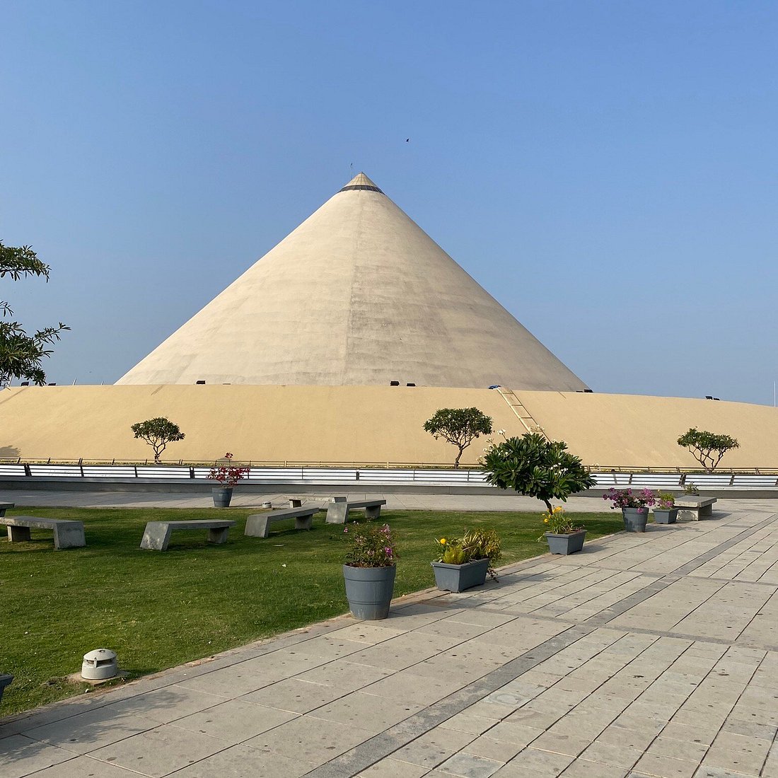 Visitor area and courtyard at Dandi Kutir museum