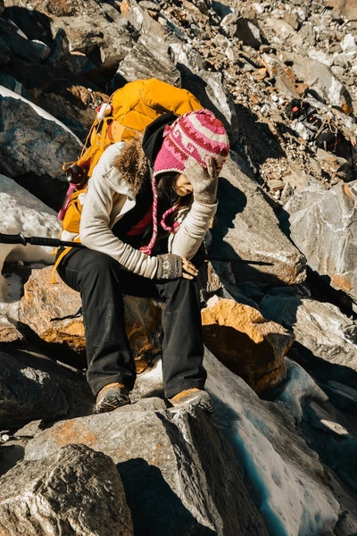 Family resting during acclimatization in Leh
