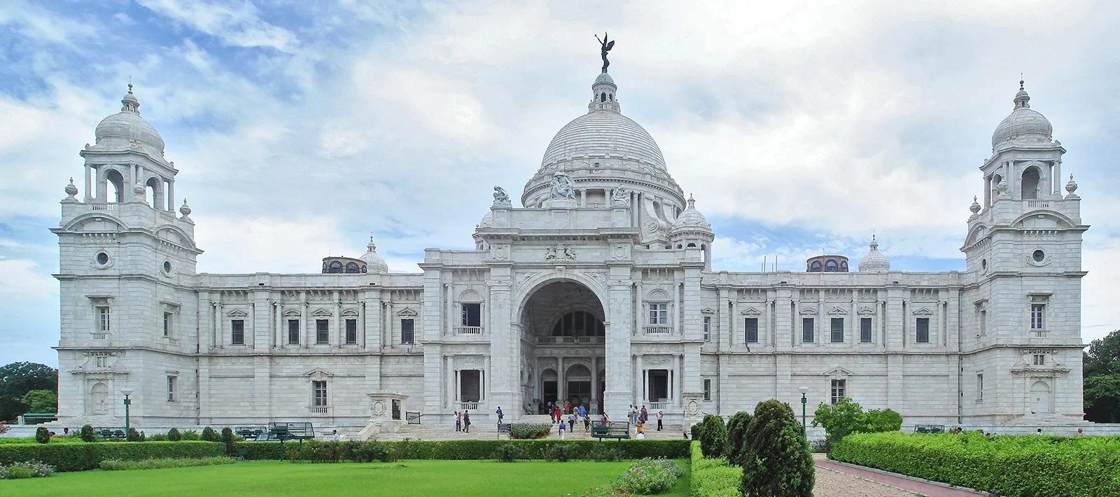 Victoria Memorial Kolkata white marble monument