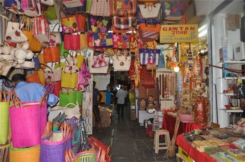 Local markets in Madhya Pradesh for handicrafts and textiles