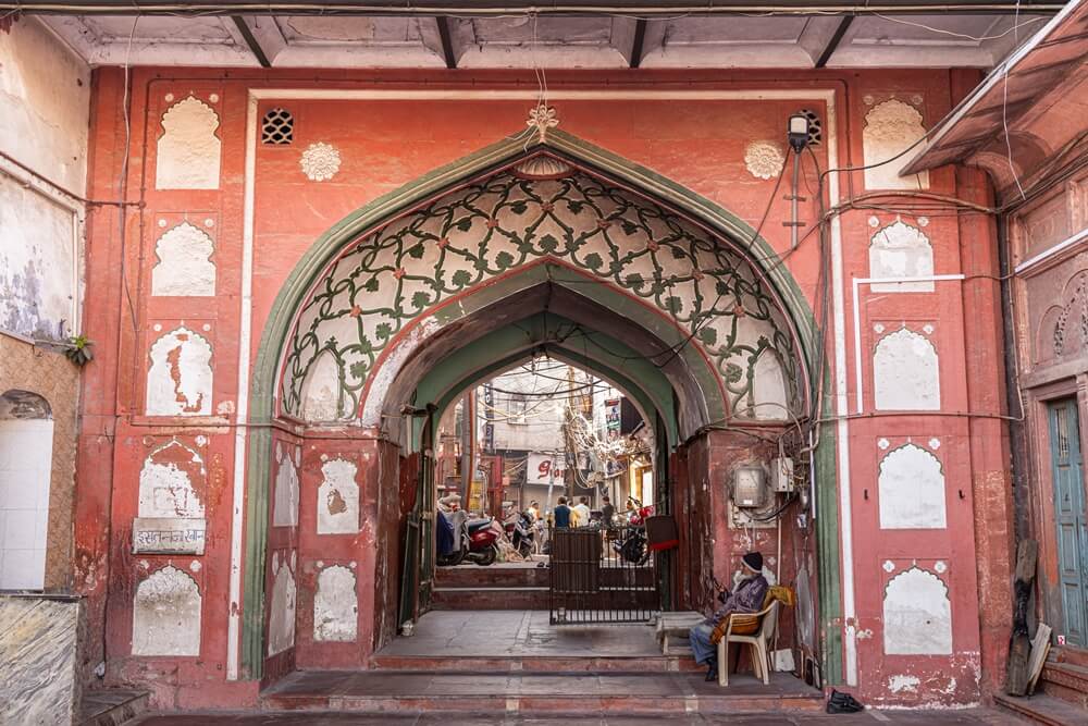 Arched corridor of Fatehpuri Masjid