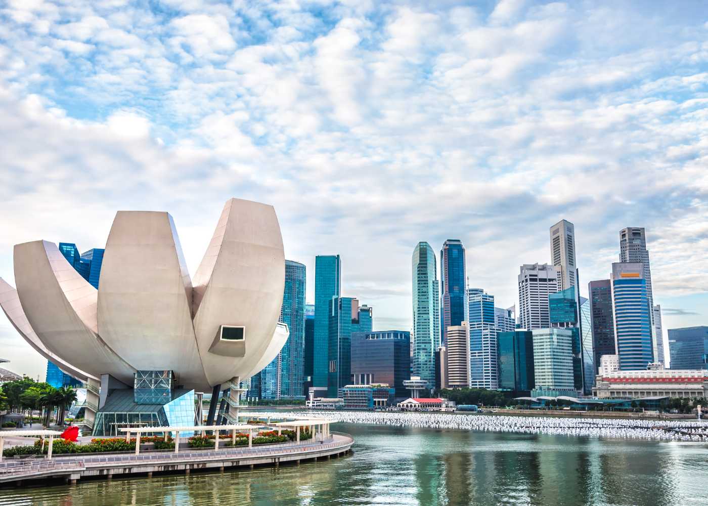 Singapore trip budget table with stay transport food and attraction costs