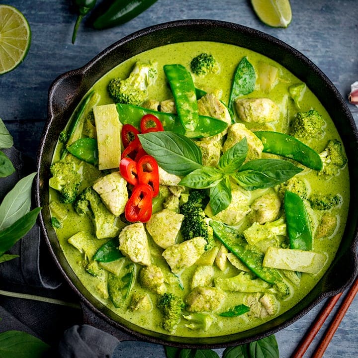 Bowl of Thai green curry with chicken and rice