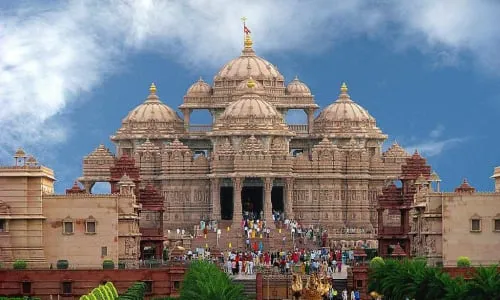 One day Gandhinagar sightseeing itinerary map with key attractions and route flow