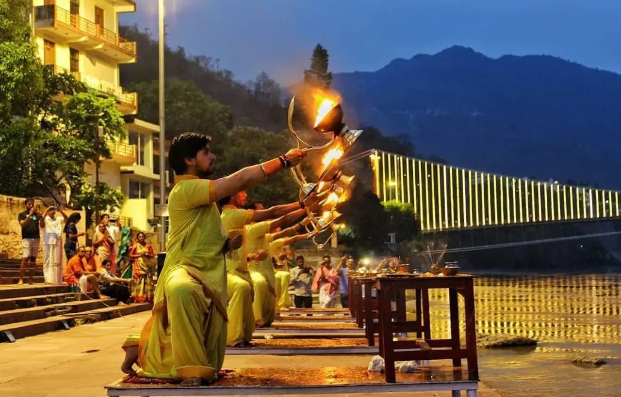 The divine spectacle of Ganga Aarti in Rishikesh