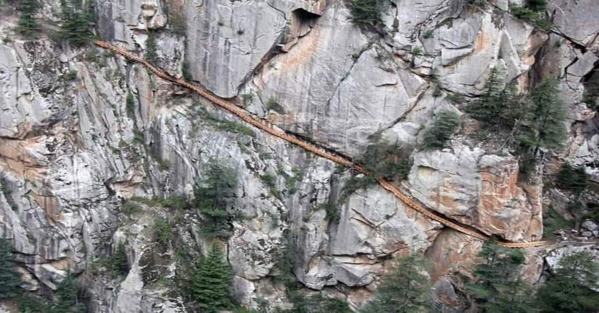 Trekking path leading to Gartang Gali bridge