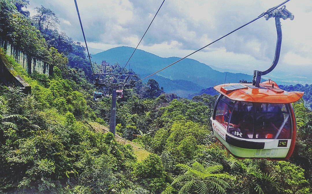 Genting Cable Car panoramic views of rainforest