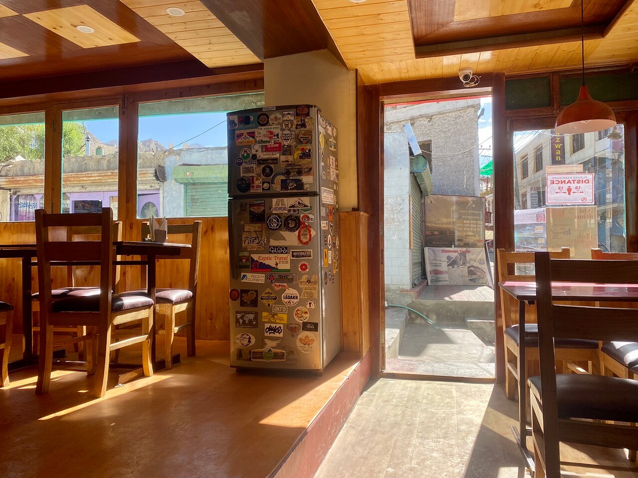 Traveler crowd inside Gesmo Restaurant Leh