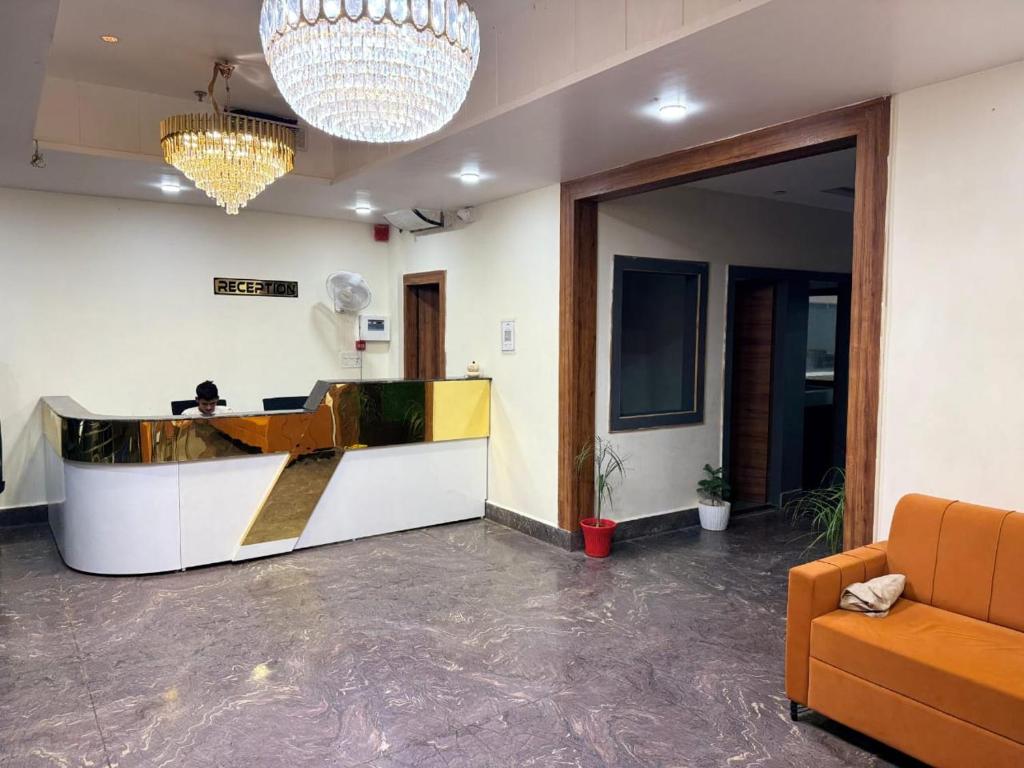 Budget and accommodation planning for Gokul Bridhavan Holi