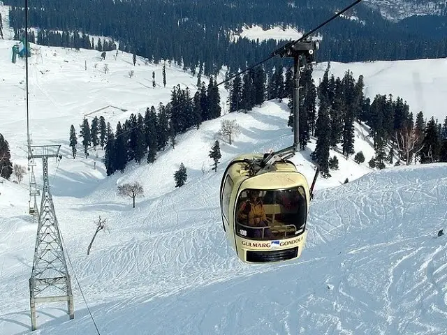 Gondola cable car system in Gulmarg with mountain background