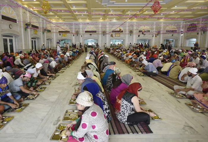 Gurudwara Bangla Sahib langar hall - Volunteers preparing free meals for all