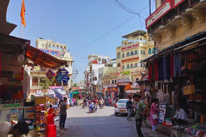 Hathi Pol Bazaar buyer checklist for tourists