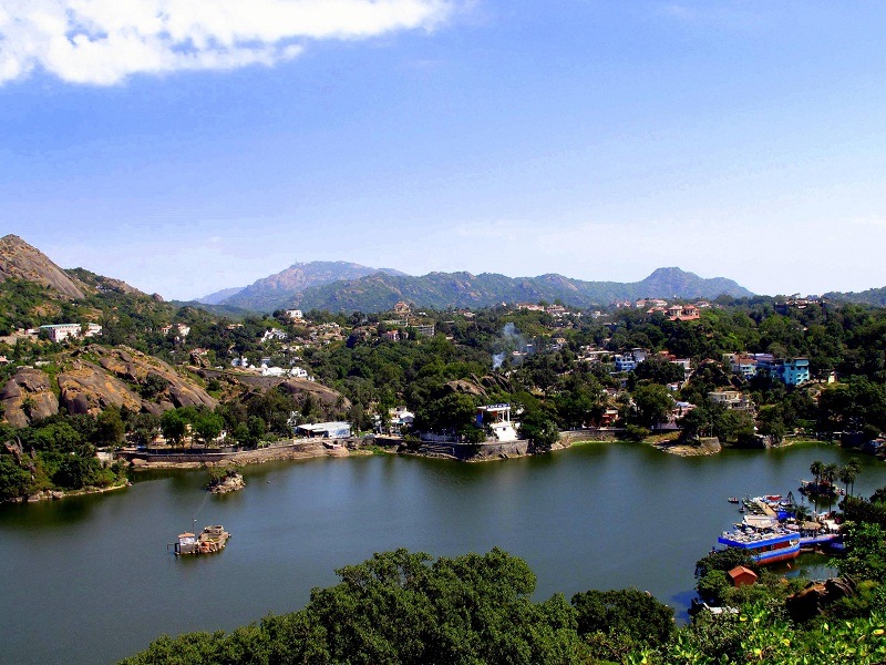 Nakki Lake in Mount Abu with surrounding hills and boats