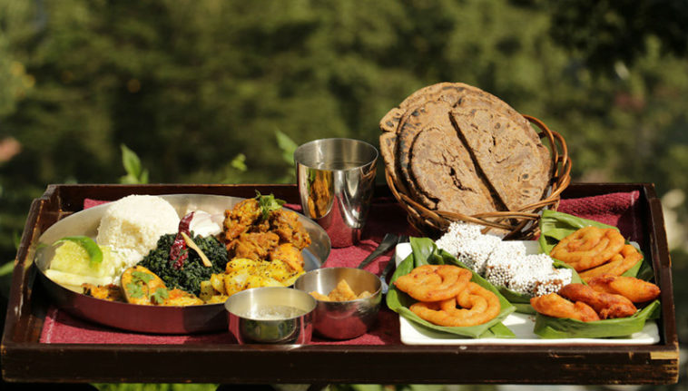 Traditional Kumaoni thali served at Munsiyari homestay