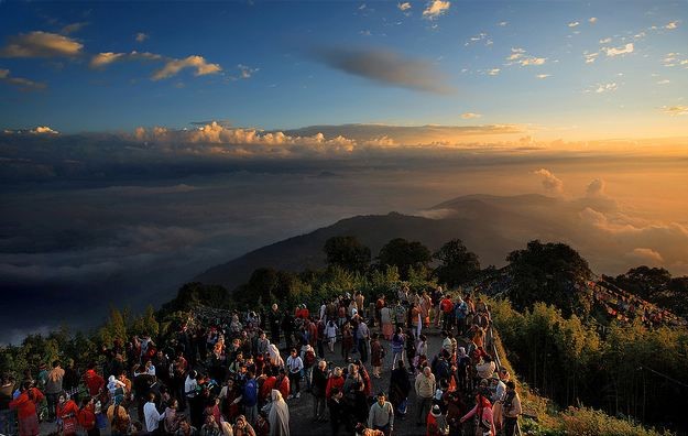 Sunrise and sunset view points for couples in Darjeeling