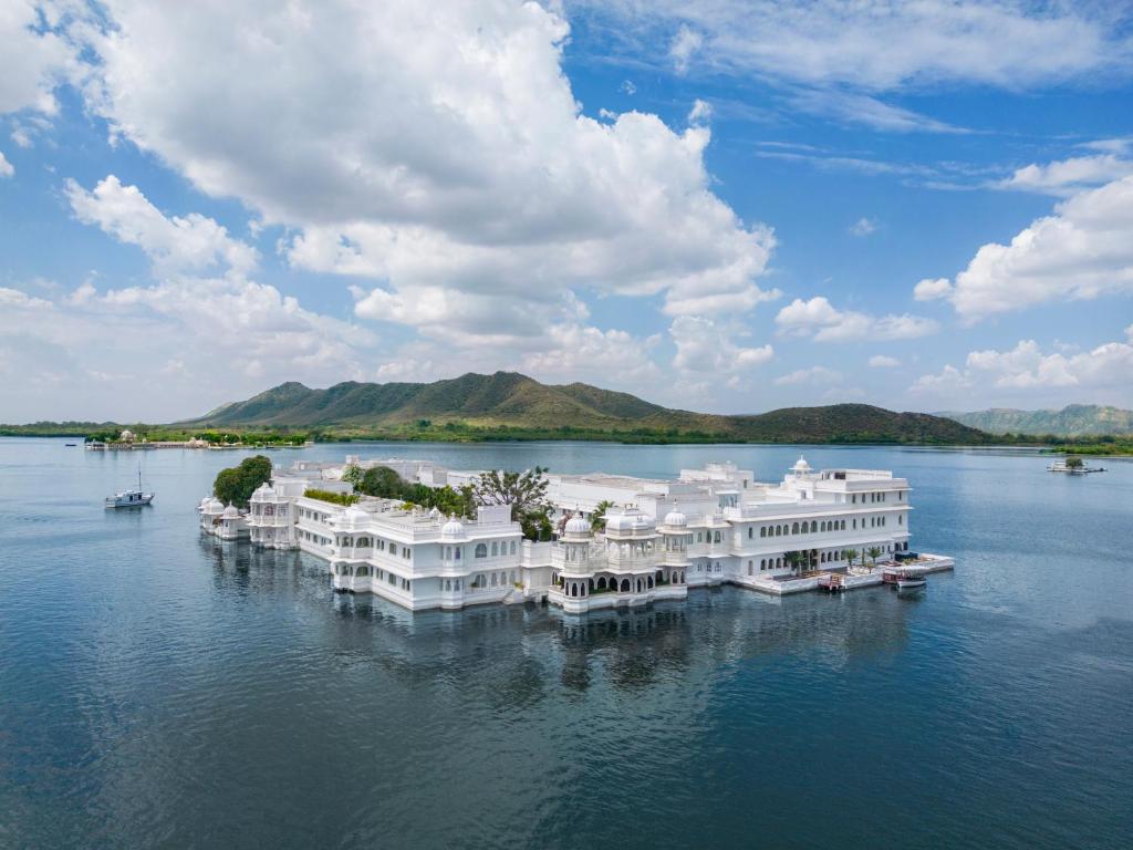 Romantic Lake Palace in Udaipur for honeymoon