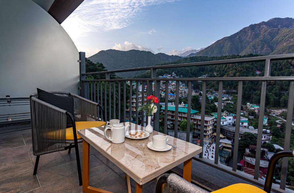 Hotel balcony with Dhauladhar mountain view