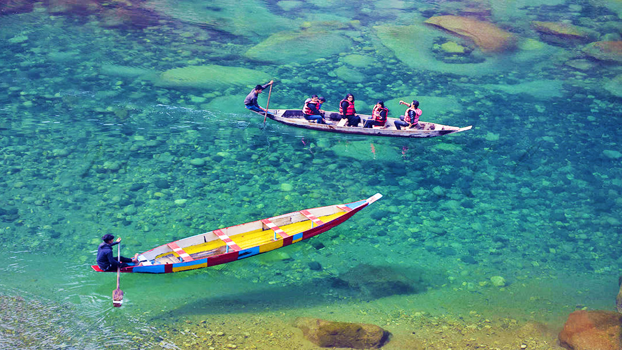 Boat experience on Umngot River at Dawki