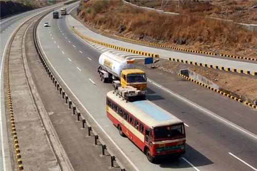Scenic road journey to Ujjain through Madhya Pradesh