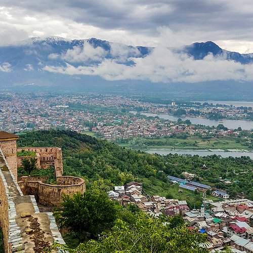 Srinagar city skyline with mountains in background