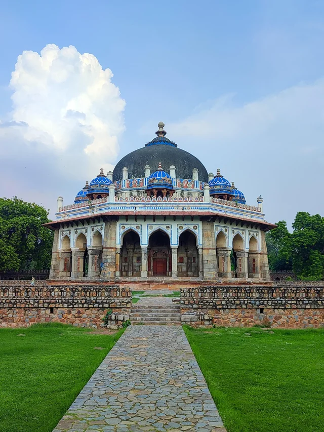 Isa Khans Tomb exterior view and octagonal design