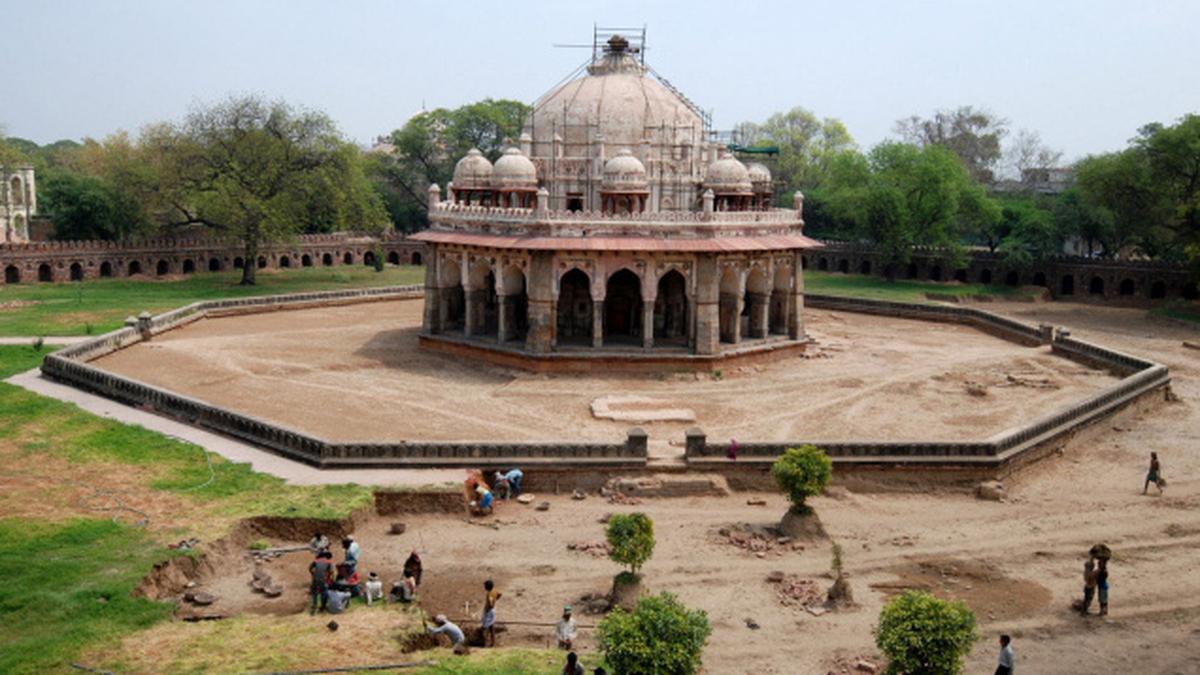 Sunken garden and landscape around Isa Khans Tomb