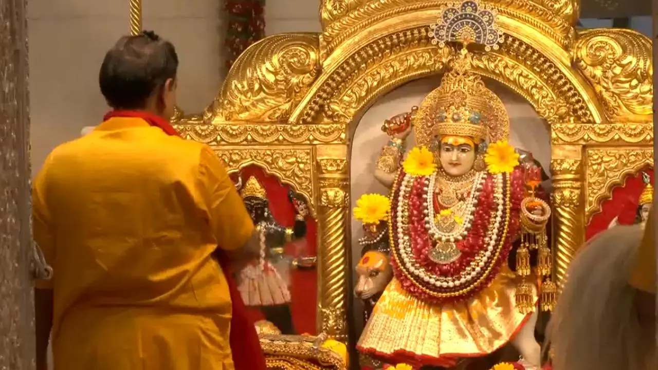 Evening Aarti Ceremony Jhandewalan Temple
