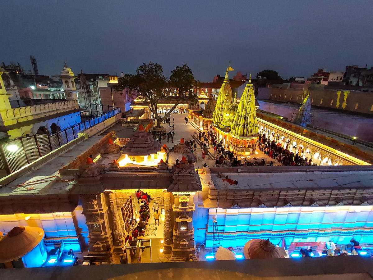 One day itinerary combining Kashi Vishwanath darshan and Varanasi ghat visits
