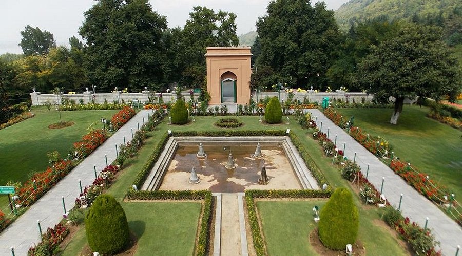Mughal Garden in Srinagar during summer