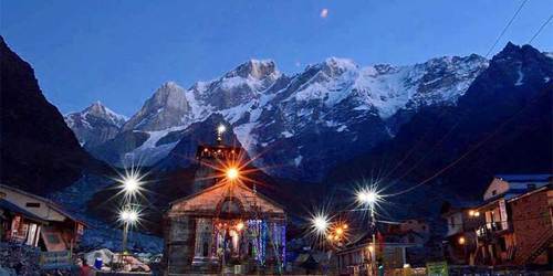 Evening valley and temple surroundings near Kedarnath